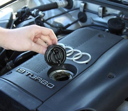 Уход за двигателем Audi: начните с масла
