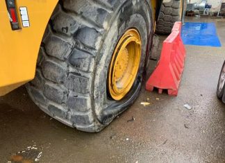 Мобильный шиномонтаж и экономия Грузовой выездной шиномонтаж в Мытищах Источник: https://porezoff.ru/locations/vyezdnoy-gruzovoy-shinomontazh-v-mytischah